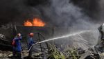 Potret Gudang Penampungan BBM di Bandar Lampung Terbakar