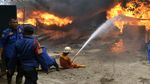 Potret Gudang Penampungan BBM di Bandar Lampung Terbakar