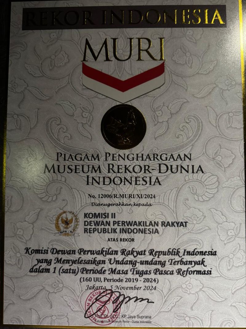 Komisi II DPR meraih rekor MURI terkait penyelesaian UU terbanyak pada periode 2019-2024. (Foto: Dok. Istimewa)