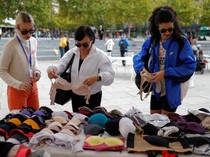 Kreasi Unik Bra Suarakan Kepedulian Kanker Payudara