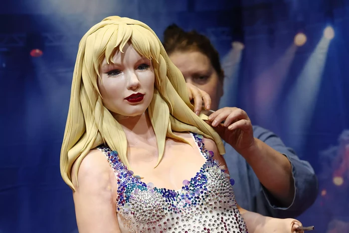 Kue Taylor Swift Setinggi Manusia Runtuh Saat Akan Kompetisi