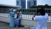 Berlokasi di kawasan Gambir, Lapangan Banteng menjadi destinasi populer bagi para lulusan yang ingin mengabadikan momen wisuda dengan latar ikonik Jakarta.  