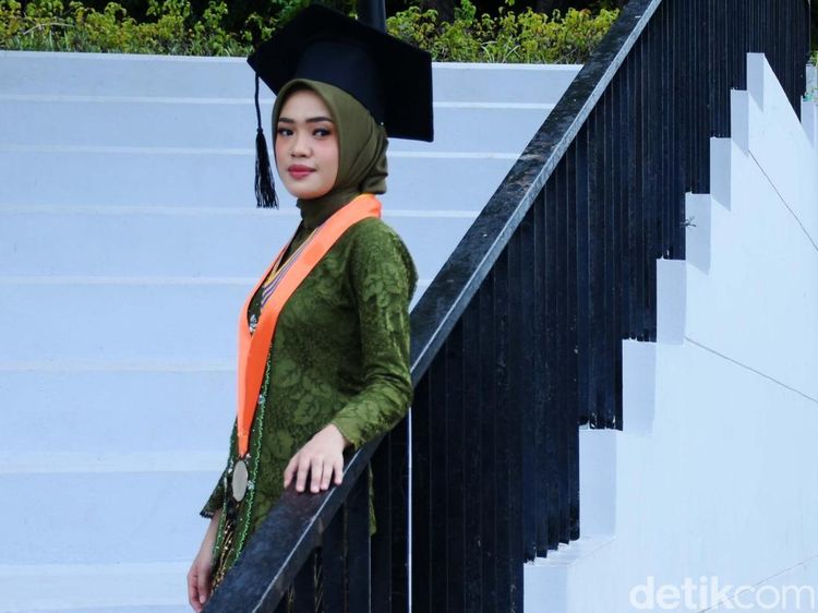 Lapangan Banteng Jadi Spot Foto Wisuda Favorit di Jakarta