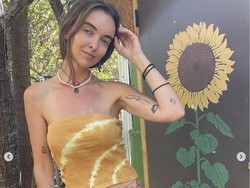 Foto: Nasib Model yang Melepas Kehidupan Glamor Tinggal di Bus Bekas