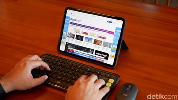 Harganya sebagai berikut. Pop Icon Keys: Rp 1.119.000, Pop Icon Keys Combo: Rp 1.529.000, Pop Mouse: Rp 579.000, Logitech Desk Mat: Rp 429.000. Foto: Adi Fida Rahman/detikINET