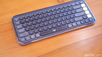 Multi-Device Pairing: Hubungkan hingga tiga perangkat dan beralih di antaranya dengan mudah. Foto: Adi Fida Rahman/detikINET