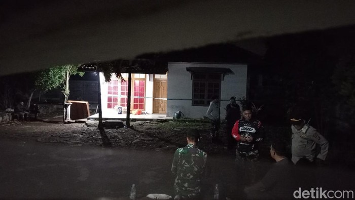 Lokasi penggerebekan dan penggeledahan rumah di Sumedang, Senin (4/11/2024) malam.