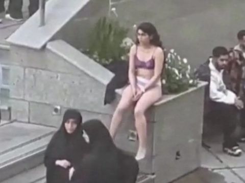 Mahasiswi di Iran protes soal hijab