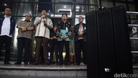 Kedatangan Maruarar dan Fahri untuk meminta bantuan KPK membangun sistem pencegahan korupsi di kementeriannya.  