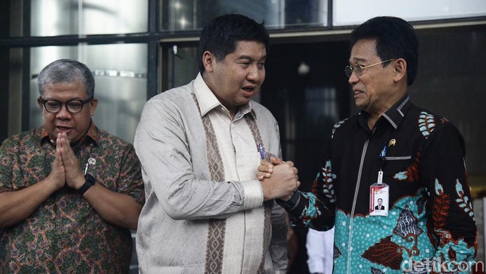 Maruarar Sambangi KPK Menteri PKP Maruarar Sirait dan Wakil Menteri PKP Fahri Hamzah mendatangi KPK, Selasa (5/11/2024). Mereka meminta bantuan KPK membangun sistem pencegahan korupsi di kementeriannya.