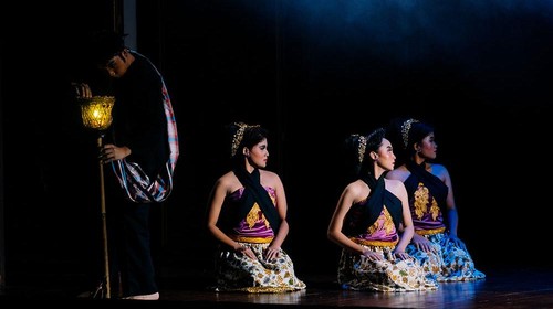 Svadara Warna Indonesia melangsungkan pertunjukan yang mengangkat kesenian Ronggeng Gunung pada 3 Maret 2024 di Gedung Pertunjukan Wayang Orang Baratha. Pertunjukan ini menjadi titik persinggahan keempat dari persembahan #GIK1Dekade: Kado Untuk Sanggar.
