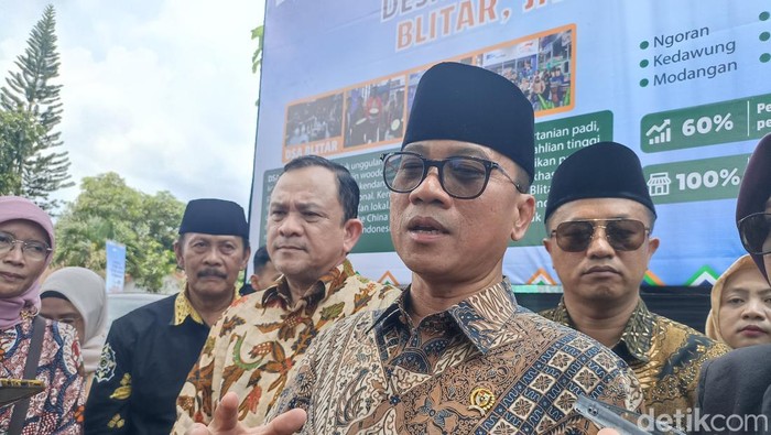 Mendes PDT Yandri Susanto saat berkunjung ke Blitar