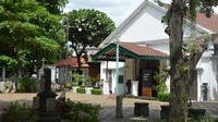 Pemakaman ini dibuka pada 28 September 1795 dengan luas awal 5,5 hektare dan diperuntukkan bagi warga asing di Batavia.  