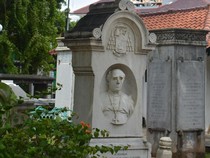 Video: Bagaimana Rasanya Menjelajah Kuburan di Museum Taman Prasasti?