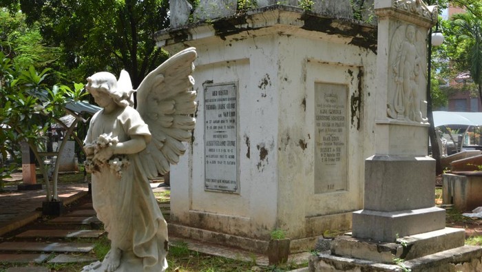 Menilik Jejak Kolonial di Museum Taman Prasasti Jakarta Museum Taman Prasasti di Jakarta menyimpan berbagai nisan dari era Kolonial Belanda, Selasa (05/11/2024).