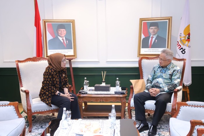 MenPAN-RB Rini Widyantini menerima audiensi Menteri Dikti Saintek Satryo Soemantri Brodjonegoro.