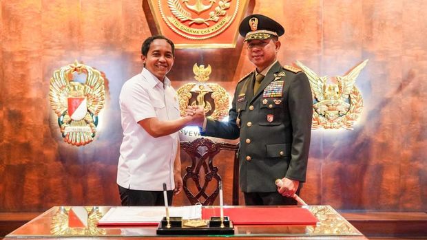 Menteri Perhutanan (Menhut) Raja Juli Antoni menyambangi Panglima TNI Jenderal Agus Subiyanto di Mabes TNI, Cilangkap, Jakarta Timur. Foto: Dok. istimewa