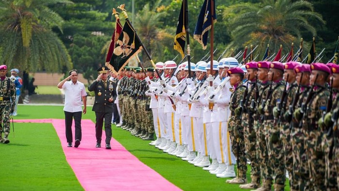 Menteri Perhutanan (Menhut) Raja Juli Antoni menyambangi Panglima TNI Jenderal Agus Subiyanto di Mabes TNI, Cilangkap, Jakarta Timur. Foto: Dok. istimewa