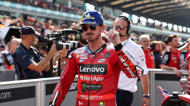 MotoGP - Malaysian Grand Prix - Sepang International Circuit, Sepang, Malaysia - November 3, 2024 Ducati Lenovo Team's Francesco Bagnaia celebrates after winning the MotoGP REUTERS/Hasnoor Hussain