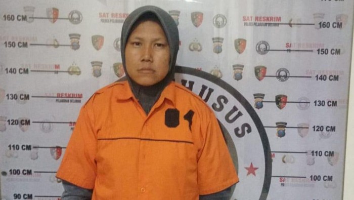 Pelaku saat diamankan di kantor polisi. (dok. Istimewa)
