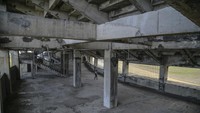 Stadion ini telah mangkrak pembangunannya selama 13 tahun.  