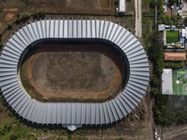 Foto Udara Stadion Barombong yang Mangkrak 13 Tahun