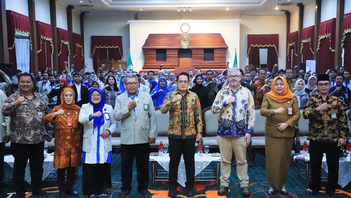 Pj Gubernur Jatim Adhy Karyono bersama DPD Gerkatin di Gedung Negara Grahadi Surabaya