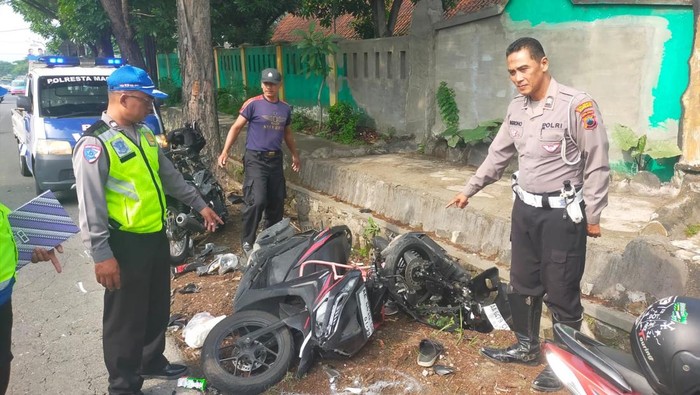 Polisi memeriksa TKP kecelakaan maut di Secang, Magelang, Selasa (5/11/2024).