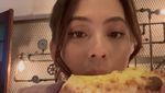 Pose Cantik Adhisty Zara Saat BBQ-an hingga Makan Donat
