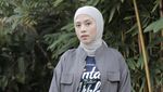 Pose Cantik Adhisty Zara Saat BBQ-an hingga Makan Donat