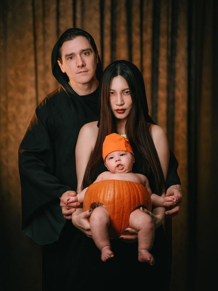 Potret Patricia Gouw Halloween Bareng Anak