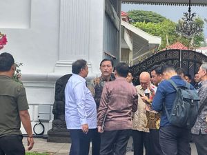 Prabowo Rapat Bareng Airlangga-Luhut, Bahas Penurunan Daya Beli