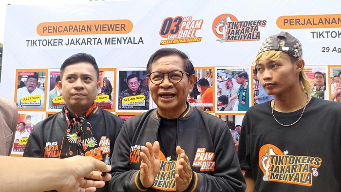 Pramono Anung (tengah) (Diah/detikcom)