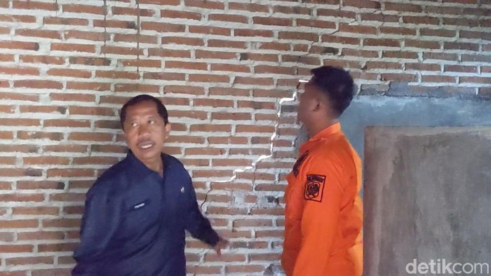 Puluhan Rumah di Trenggalek Retak-retak