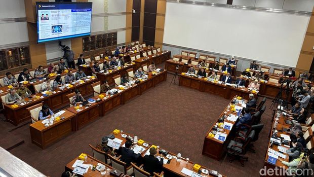 Raker Perdana Komdigi dan Komisi I DPR 5 November 2024 membahas kasus beking judi online di Komdigi.