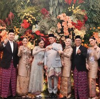 Dekorasi di acara lamaran Rasyid dan Tamara itu juga tampak meriah dihiasi dengan bunga beraneka warna. Terlihat Tamara dan Rasyid yang begitu bahagia di hari pertunangan mereka. Foto: Instagram