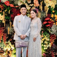 Putra bungsu politikus Hatta Rajasa, Rasyid Rajasa, baru saja menggelar acara pertunangannya dengan cucu Jusuf Kalla, Tamara Kalla. Rasyid akhirnya bertunangan setelah 6 tahun menduda usai ditinggal istri untuk selama-lamanya. Foto: Instagram