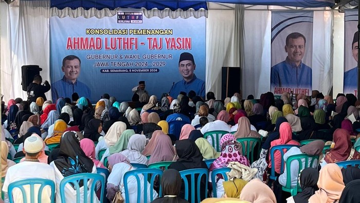 Deklarasi relawan Ahmad Luthfi-Taj Yasin.