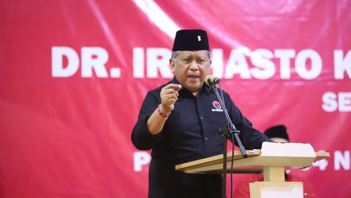 Risma dan Hasto di Konsolidasi Pilgub Jatim