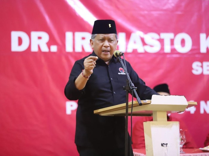 Risma dan Hasto di Konsolidasi Pilgub Jatim