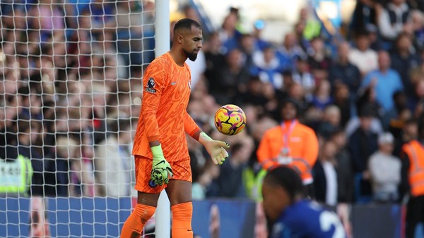 Kiper Chelsea Paling Top Erornya