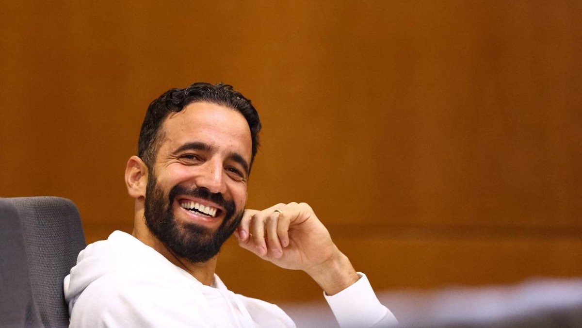 Ruben Amorim tidak mau terganggu rumor-rumor masa depannya Action Images via Reuters/Andrew Boyers)