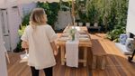 Beda dari Rumah Barbie, Rumah Asli Margot Robbie Serba Putih dan Minimalis