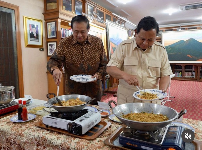 SBY (kiri) dan Prabowo (kanan) di Cikeas. (dok. media sosial politikus Demokrat Jansen Sitindaon).