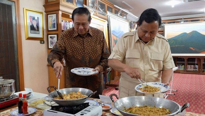 SBY (kiri) dan Prabowo (kanan) di Cikeas. (dok. media sosial politikus Demokrat Jansen Sitindaon).