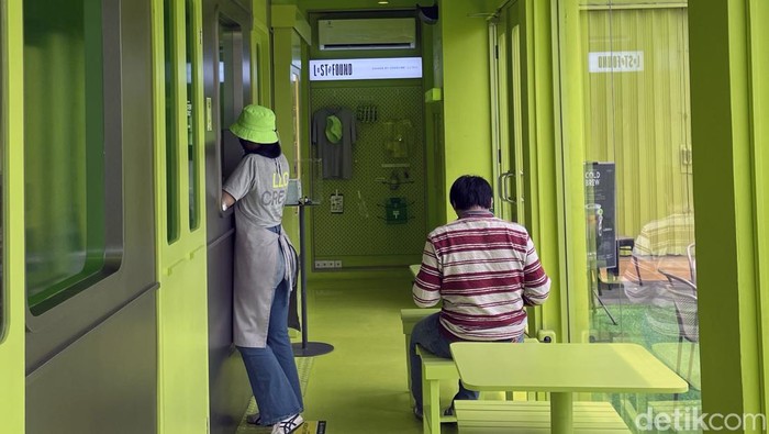 Sensasi Ngopi dengan Nuansa di Gerbong Kereta Jepang Cafe Loopline Depok, mengusung konsep unik yaitu gerbong kereta. Sehingga pengunjung dapat merasakan suasana seperti berada di dalam gerbong kereta Jepang.