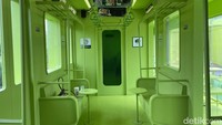 Cafe Loopline Depok menawarkan pengalaman bertema stasiun jalur Yamanote line, sehingga traveler bisa merasakan suasana kereta Jepang langsung di sini!