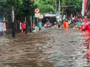 Cerita Warga Kena Macet Hampir 2 Jam dari Cilandak ke Senayan gegara Banjir