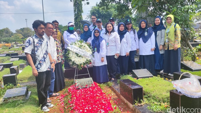 Semasa hidupnya, dr Soeharto Heerdjan SpKJ dikenal sebagai sosok yang sangat mencintai profesinya sebagai dokter. Satria bercerita bahkan ayahnya dulu sering sekali membantu pasien yang datang tanpa membawa uang. 