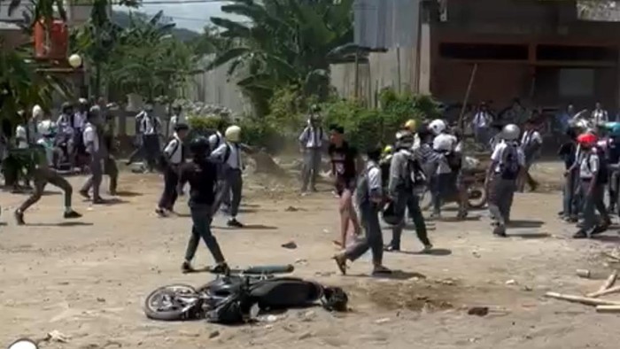 Tawuran siswa SMA di Polewali Mandar.